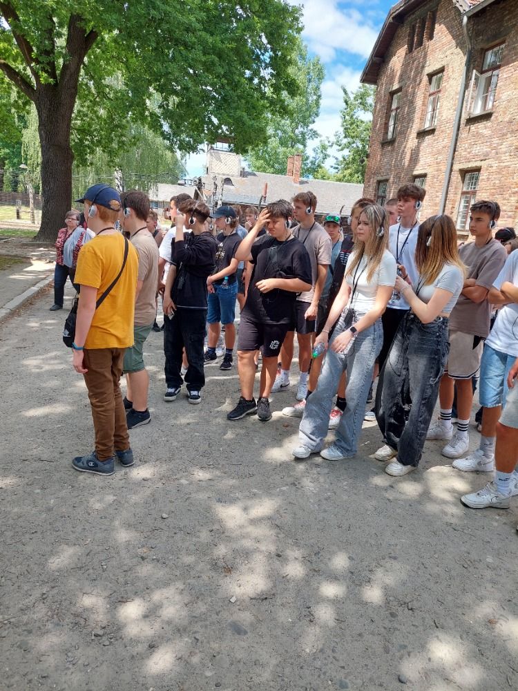 ŽÁCI 8. A 9. TŘÍDY V OSVĚTIMI