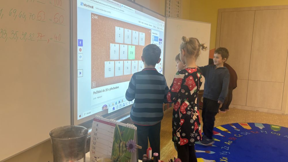 Nová interaktivní tabule v 2. třídě